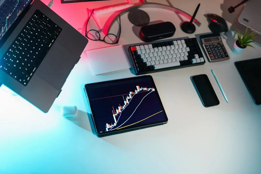 Bitcoin Moves With Tech, Not Precious Metals, Analysts Find